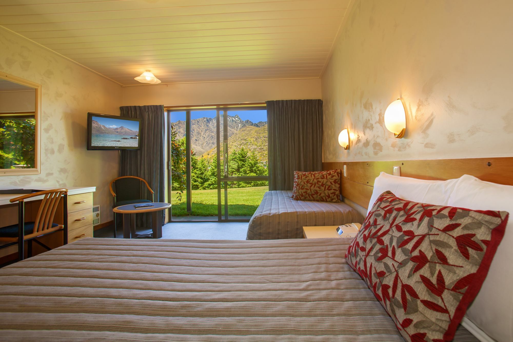 Holiday Inn Queenstown Frankton Road, an IHG Hotel Buitenkant foto